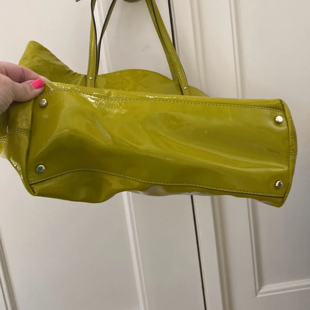 Kate Spade chartreuse patent tote 💛 - Picture 3 of 8